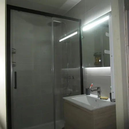 Location Appartement T1 Hyper Centre 350 M Des Thermes 200 M Des Telecabines Deuxieme Etage Avec Ascenseur Bagnères-de-Luchon Exterior foto