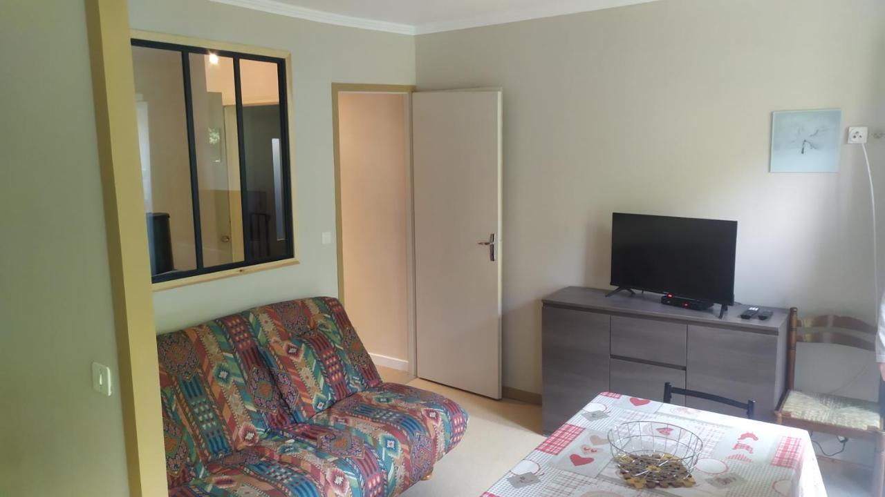 Location T1 Hyper Centre 350 M Des Thermes 200 M Des Telecabines Deuxieme Etage Avec Ascenseur *