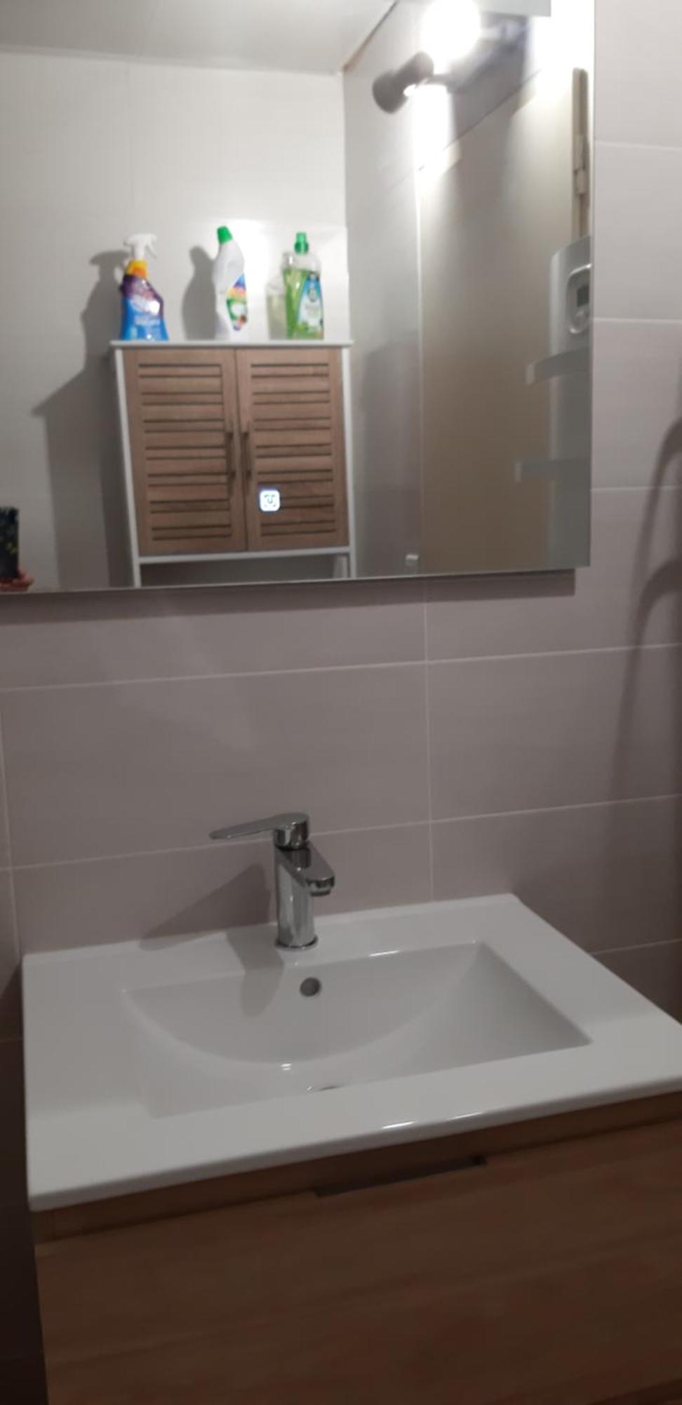 Location T1 Hyper Centre 350 M Des Thermes 200 M Des Telecabines Deuxieme Etage Avec Ascenseur *