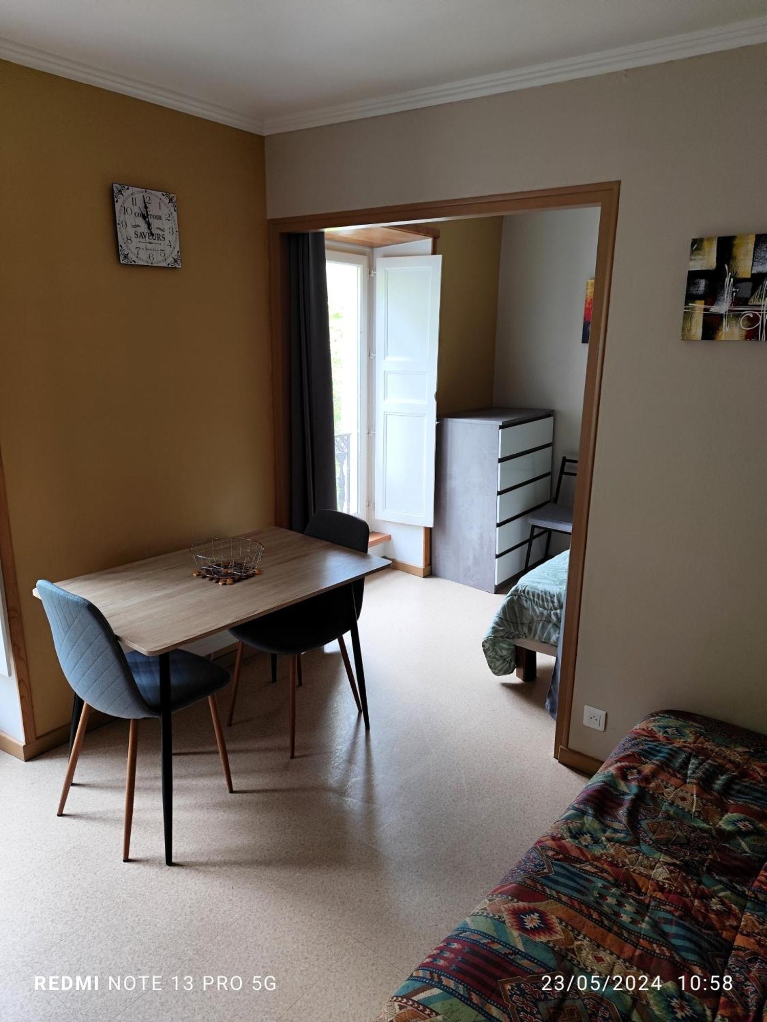 Location T1 Hyper Centre 350 M Des Thermes 200 M Des Telecabines Deuxieme Etage Avec Ascenseur Appartement *