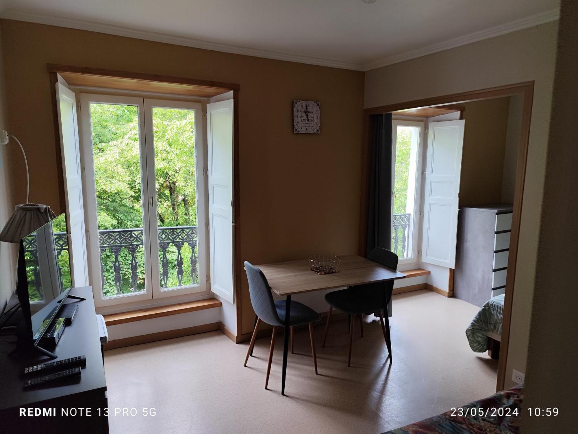 Location T1 Hyper Centre 350 M Des Thermes 200 M Des Telecabines Deuxieme Etage Avec Ascenseur Appartement Bagnères-de-Luchon